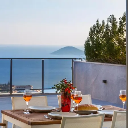 Sleeps 6 With Pool Air Con And Wifi
