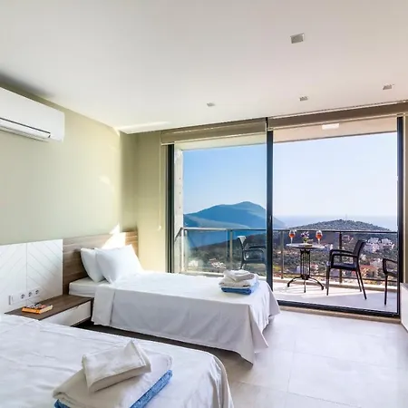 Sleeps 6 With Pool Air Con And Wifi קלקן