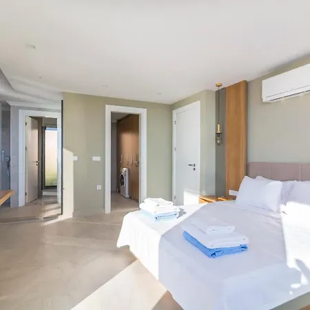 Sleeps 6 With Pool Air Con And Wifi