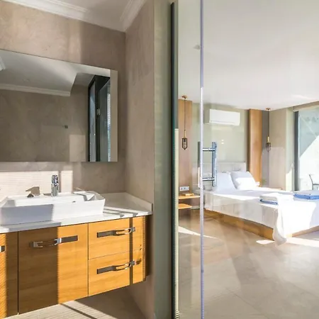 Sleeps 6 With Pool Air Con And Wifi קלקן