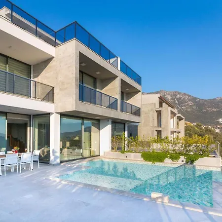 Sleeps 6 With Pool Air Con And Wifi *
