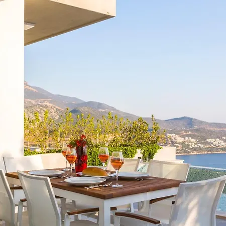 Sleeps 6 With Pool Air Con And Wifi *