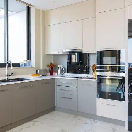 Sleeps 6 With Pool Air Con And Wifi קלקן